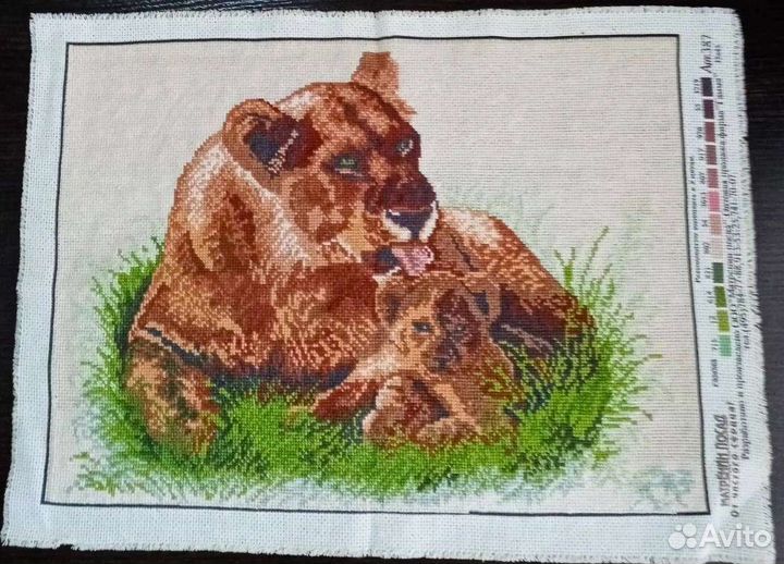 Картина вышитая из нитей