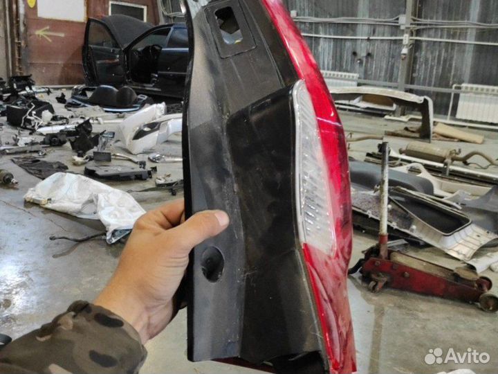 Фонарь задний Mitsubishi Pajero Sport 3