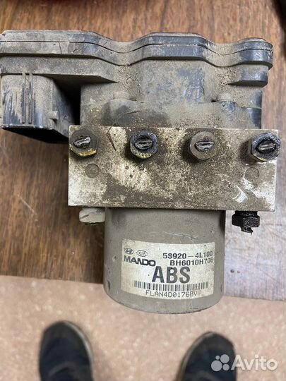 Блок ABS насос Hyundai Solaris 1 10-17г