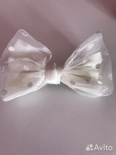 Белый бантик-заколка для волос