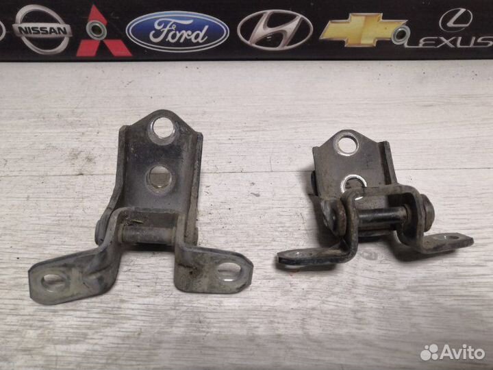 Петли двери передние правые Mazda Tribute epew YF