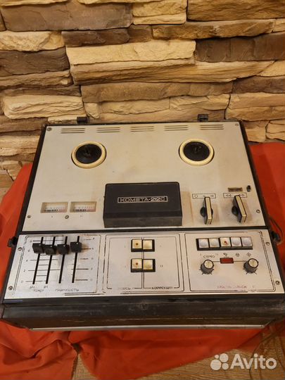 Магнитофон бобинный комета-212