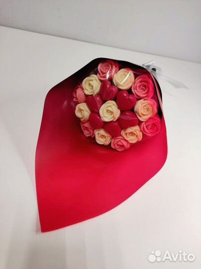 Шоколадные Розы и Сердца - 19 шт в Букете