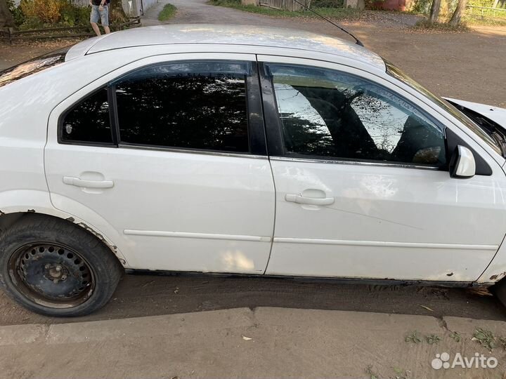 Ford Mondeo 1.8 МТ, 2002, 450 000 км