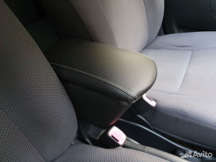 Подлокотник Toyota Probox