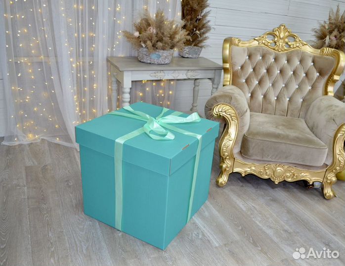 Большая подарочная коробка