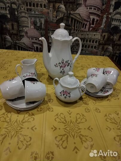 Фарфоровый чайный сервиз