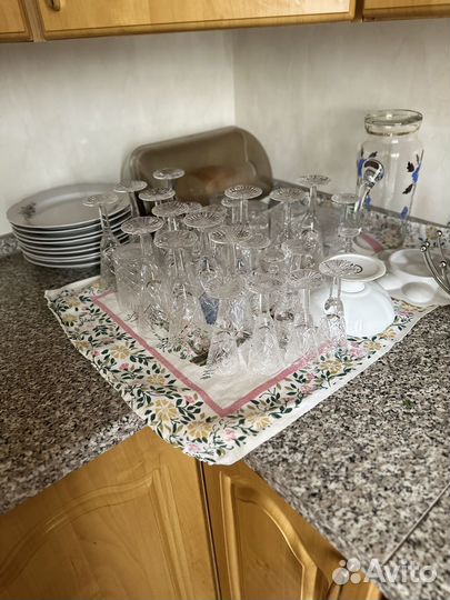 Тарелки и кастрюли