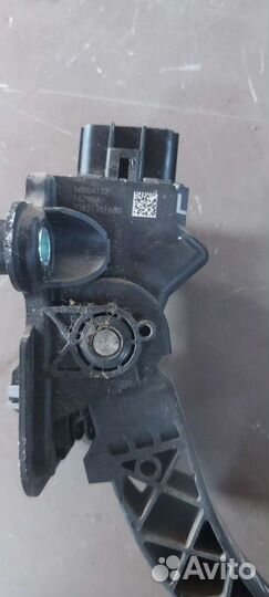 Педаль газа на Mitsubishi Lancer 10