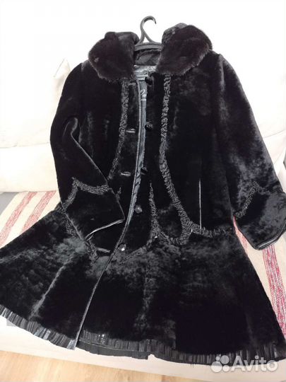 Шуба мутоновая с норковой отделкой в идеальном сос