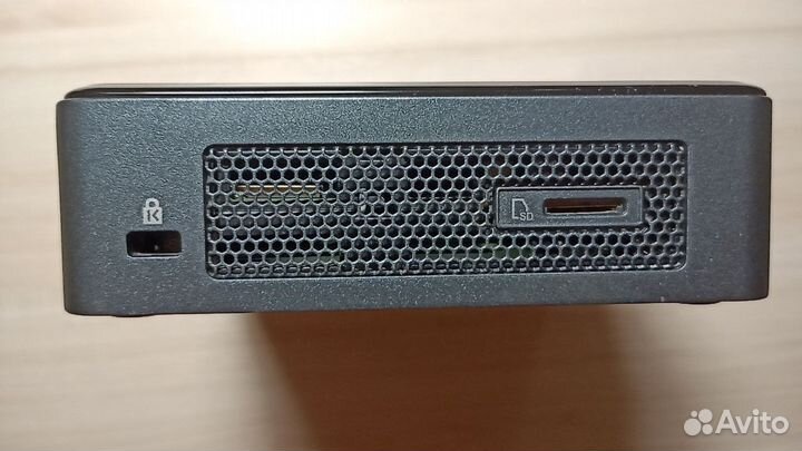Неттоп Intel NUC 8i5BEK2