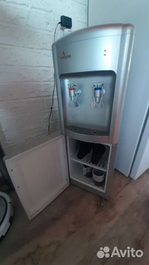 Кулер для воды напольный