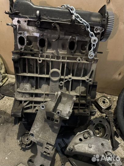 Мотор skoda octavia 1,6 AKL