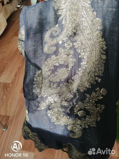 Продам красивый палантин