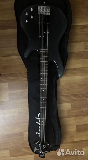 Бас-гитара с комбоусилителем