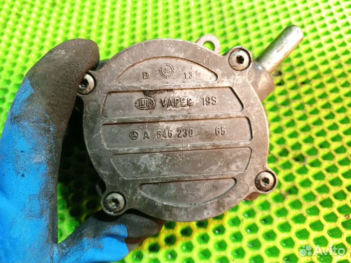 Насос вакуумный Mercedes C-Class