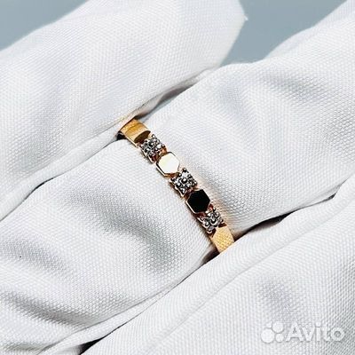 Золотое кольцо с камнем 19р