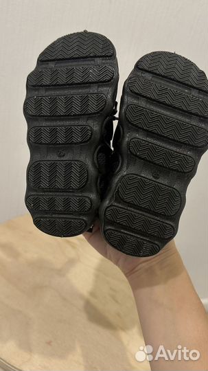 Кроссовки детские изики черные 25