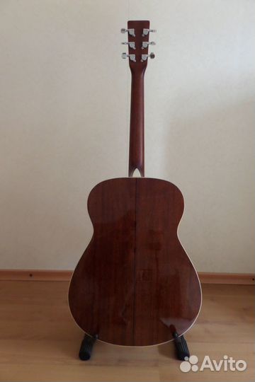 Акустическая гитара 