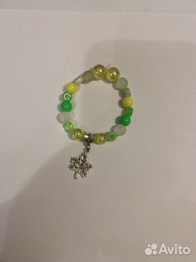 Браслет в зеленом цвете