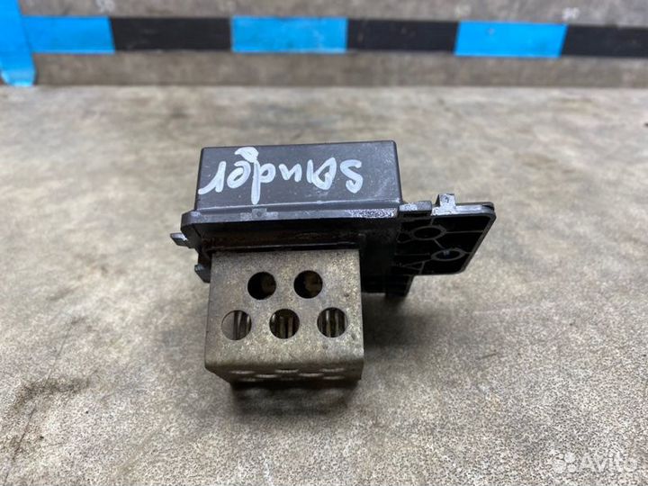 Резистор отопителя Renault Sandero 2 1.6 K4M842 MT