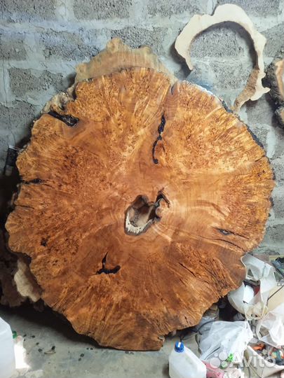 Дорогой стол красивый кап