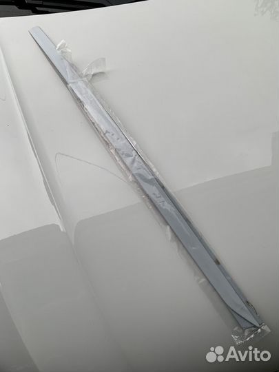 Молдинг левой двери Фольксваген Тигуан 2