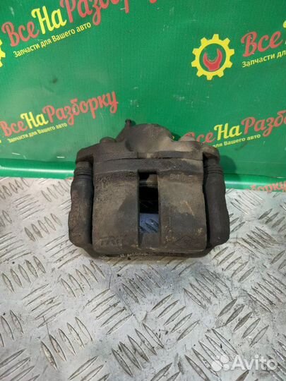 Суппорт передний правый Renault Symbol седан 1.4