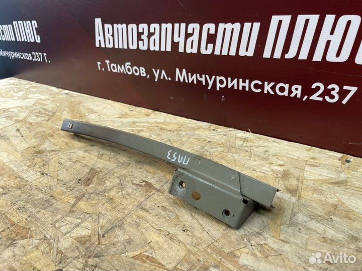 Направляющая стекла двери передняя правая Renault