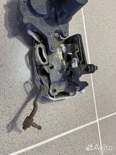 Замок двери задний правый Honda Civic 1992 г