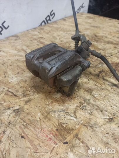 Тормозной суппорт задний левый Suzuki Kizashi