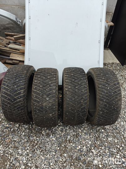 Goodyear UltraGrip 235/50 R17 111