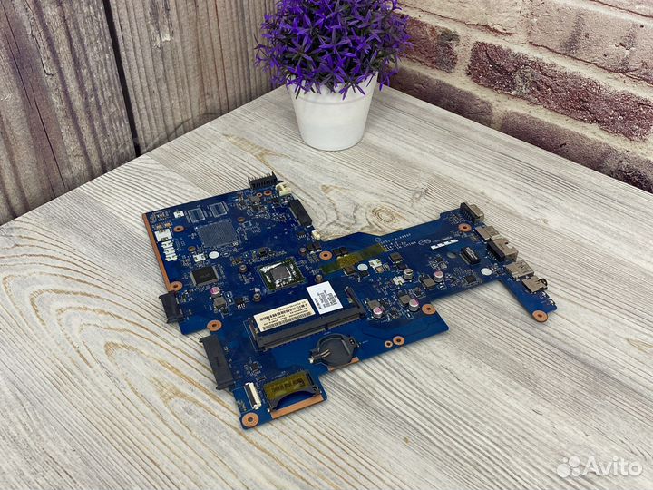 Материнская плата на запчасти ZS051 LA-A996P