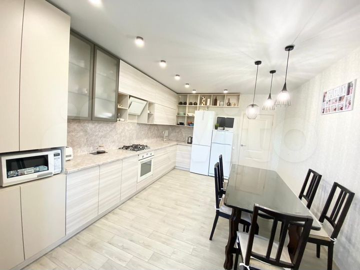 3-к. квартира, 102 м², 3/9 эт.