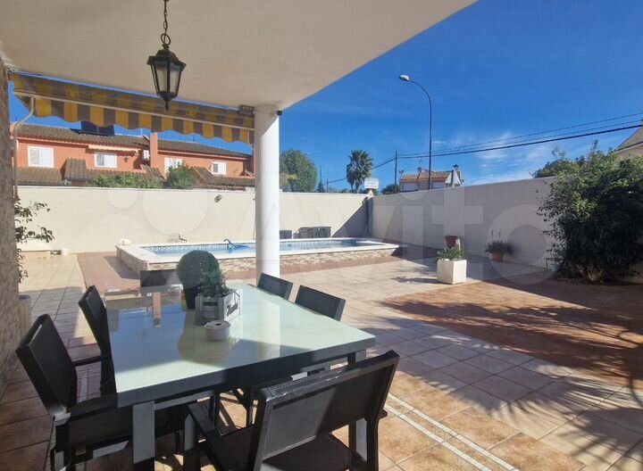 Коттедж 275 м² на участке 5 сот.