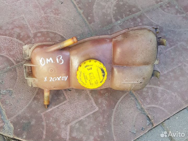 Опель омега в расширительный бачек
