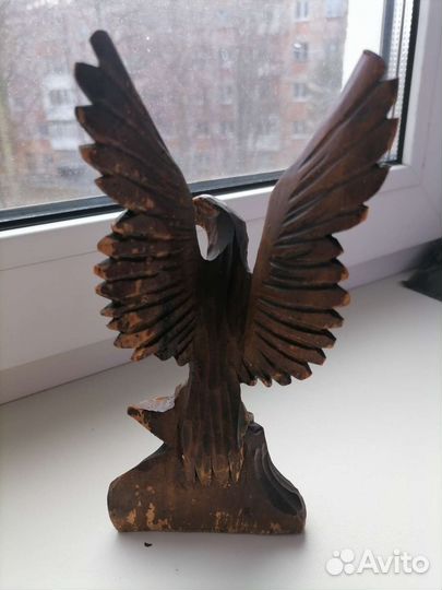 Деревянная статуэтка