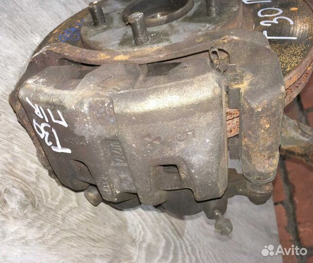 Суппорт передний Nissan X-Trail QR25DE 2005