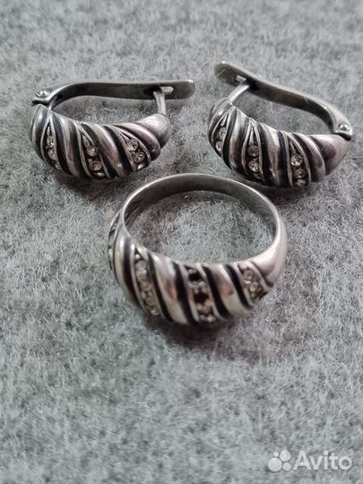 Серебряное кольцо и сережки