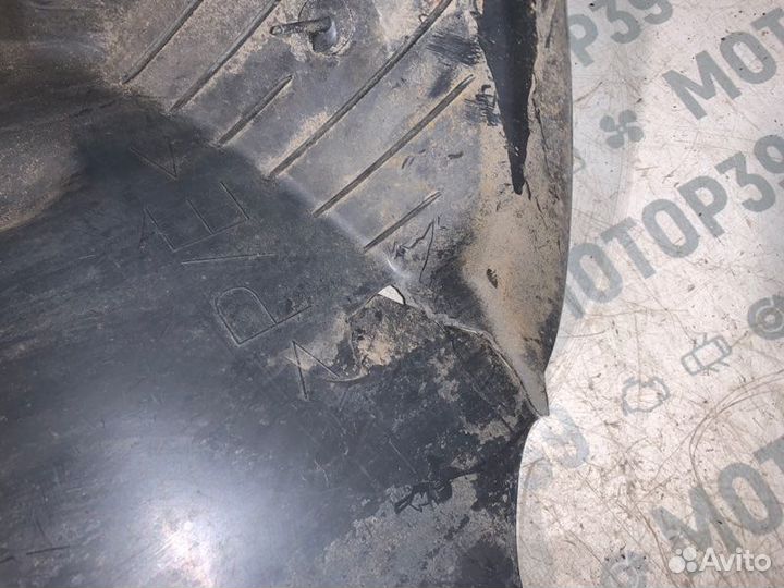 Подкрылок передний правый Renault Master 2.3 DCI