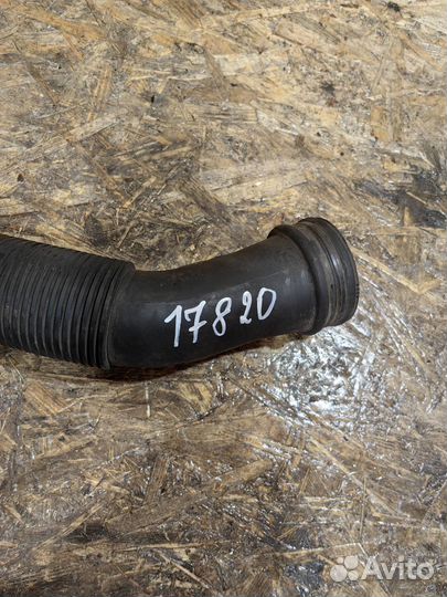 Патрубок Воздушный Пассат Б5 06B129627