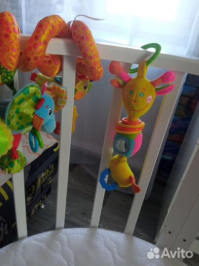 Игрушки для кроватки