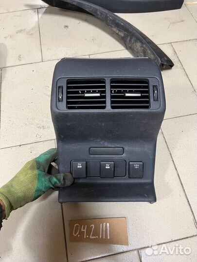 Задняя панель Range Rover Velar l560