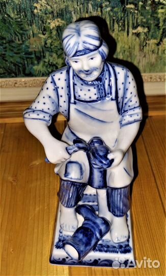 Фарфоровая статуэтка 