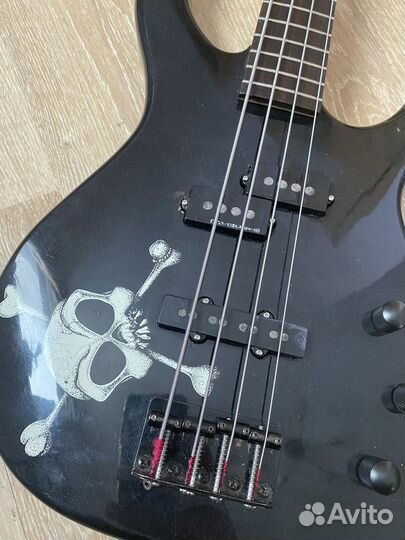 Бас гитара Fender Squier MB 4 skull. Индонезия