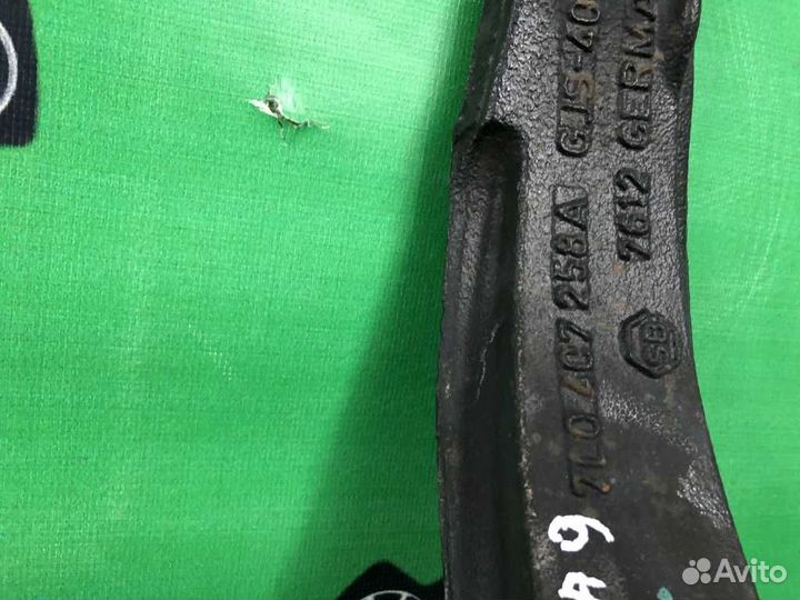 Кулак поворотный передний правый 7L0407258A VW-tou