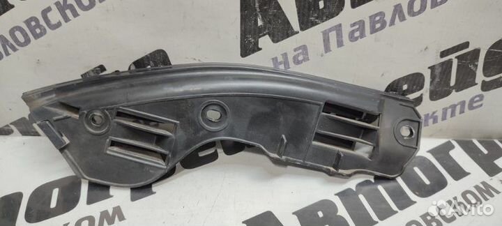 Крепление бампера заднее правое Volkswagen Touareg