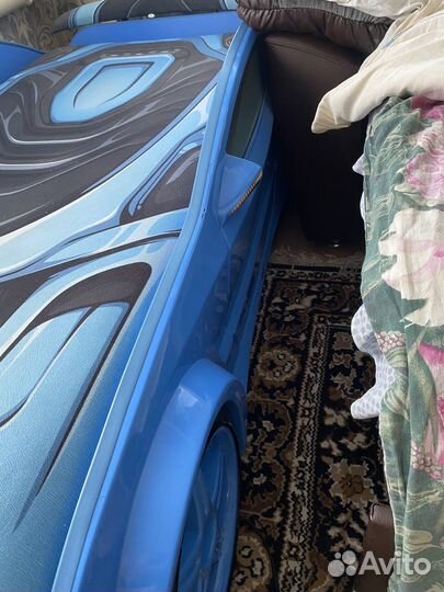 Детская кровать машина