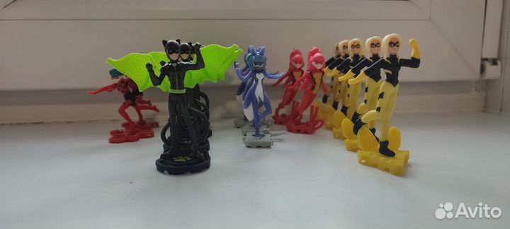 Игрушки из киндера леди баг