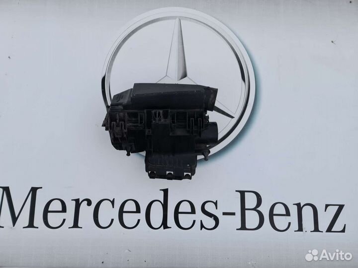 Корпус воздушного фильтра двигателя М271 Mercedes